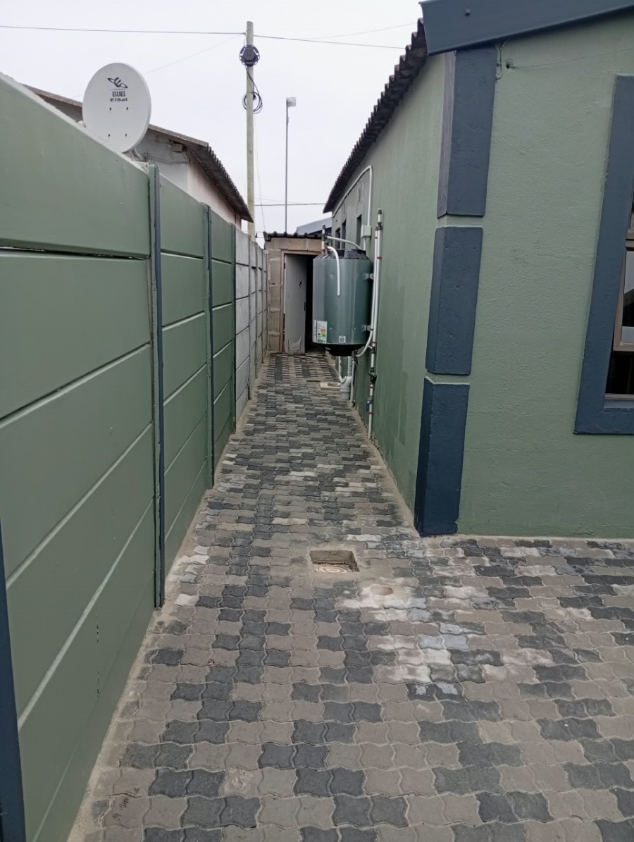 2 Bedroom Property for Sale in Mandela Park Western Cape
